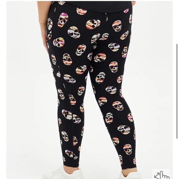 NWT Torrid Black Camo Skull Wicking Active Legging 3 - Picture 3 of 3